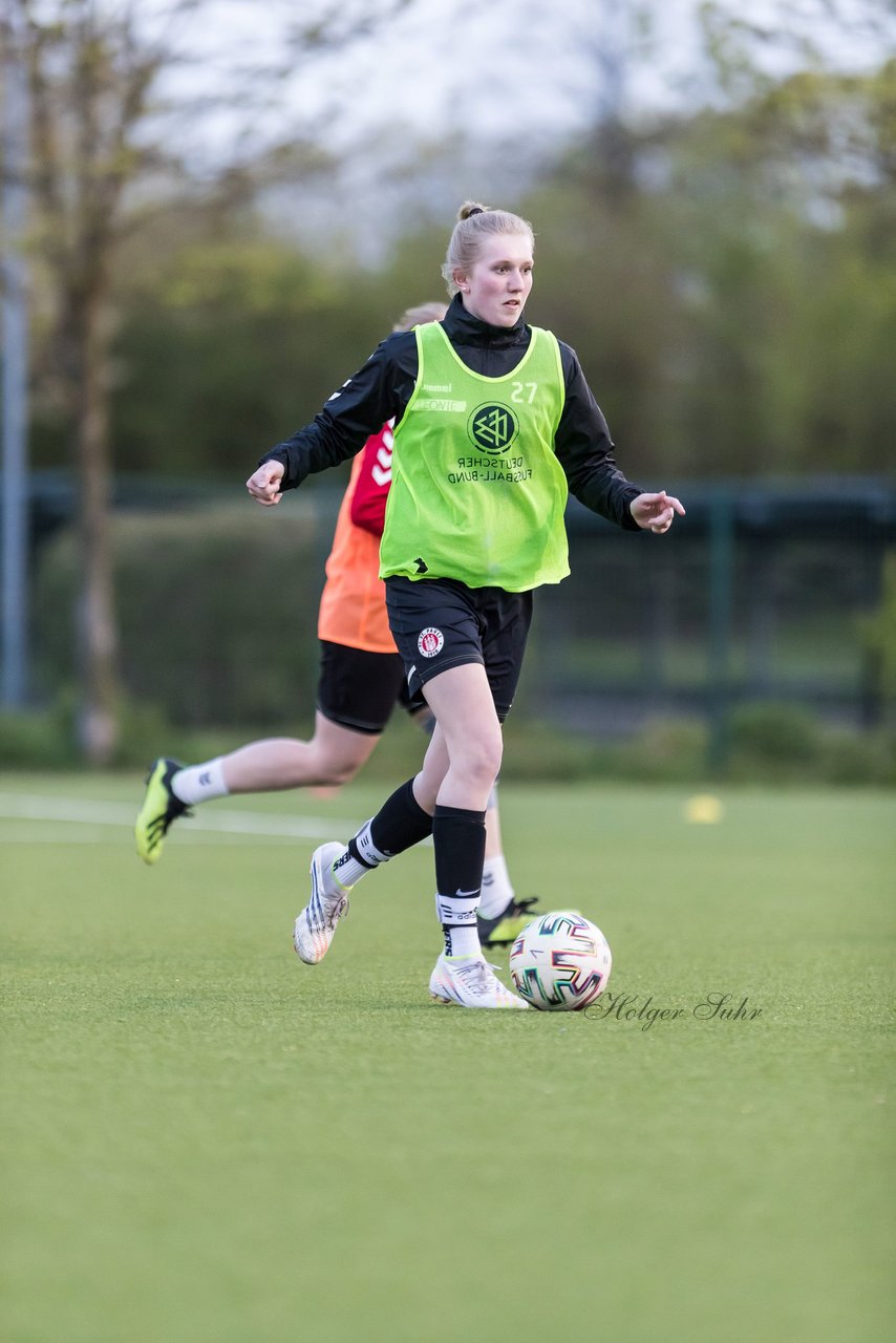 Bild 356 - Co-Trainerin der Frauen Nationalmannschaft Britta Carlson in Wahlstedt